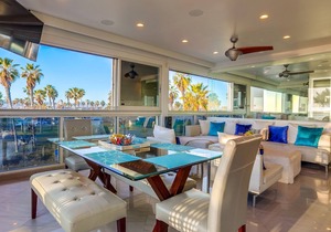 Unbeatable beachfront condo with modern kitchen, balcony & unparalleled sunsets