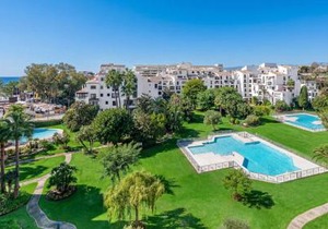VACATION MARBELLA I Central Puerto Banus Apt, 24-7 Security, a minute from the Marina, The Sea and Luxury Shopping