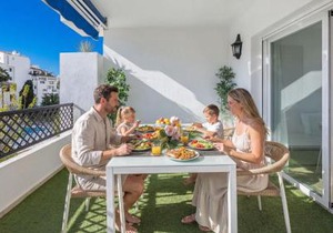 VACATION MARBELLA I Central Puerto Banus Apt, 24-7 Security, a minute from the Marina, The Sea and Luxury Shopping