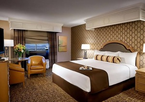 Vegas Like It Should Be! 3 Serene Units, Casino and Nightly Entertainment, Bar!