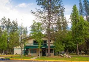 Yosemite Lakes River Yurt 22