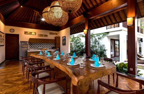 Berawa Villa | 10% Off! Luxury 19bed villa:3 pools, entertainment rooms, 2mins beach, Finns