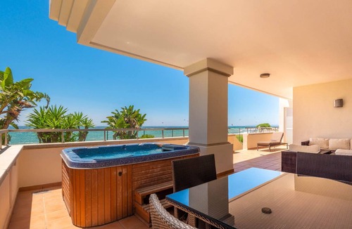 New Golden Mile Apartment | 102 Luxury Serv Apart-Estepona 3 Bed, 28c Heated 20m Pool, Jacuzzi - an Oasis