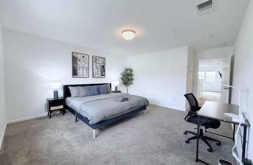 Elk Grove Villa | 10445 Luxury 5B 3B Near Casino AC n Prking GreatNeighbors