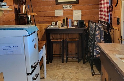 Pinehurst Cabin | 11 miles to Kings Canyon Natl Park with Wi-Fi