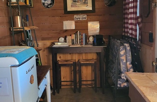 Pinehurst Cabin | 11 miles to Kings Canyon Natl Park with Wi-Fi