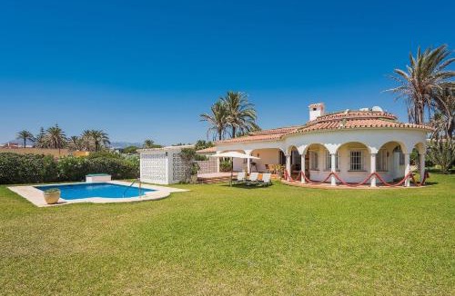 Urbanizacion Marbessa Villa | 1100 Marbella Beachfront first line