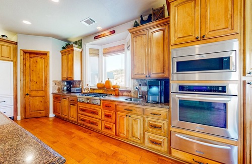 Hesperia House | 12-acre home with outdoor areas, basketball/pickleball/volleyball & home gym