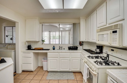 Downey Cottage | 12 Mi to Dtwn LA: Family Home w/Patio + Yard!