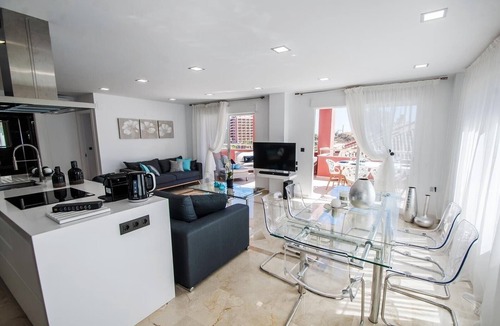 Torrequebrada House | 170m² Penthouse with Sea View with Pool, Wi-Fi & Terrace