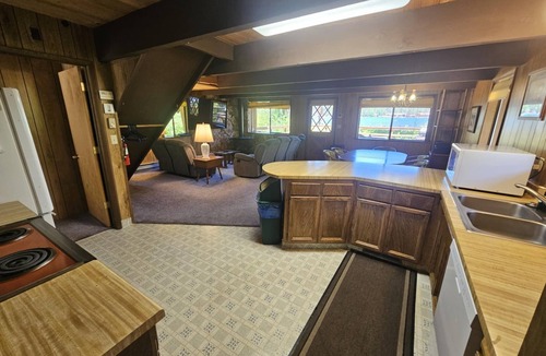 Donner Lake Woods Cabin | 2 bedroom, 2 bath, sleeps 6, West End of Donner Lake DLR#007