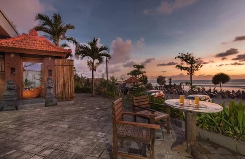 Batu Bolong Villa | 2-bedroom beachfront villa Echo Beach