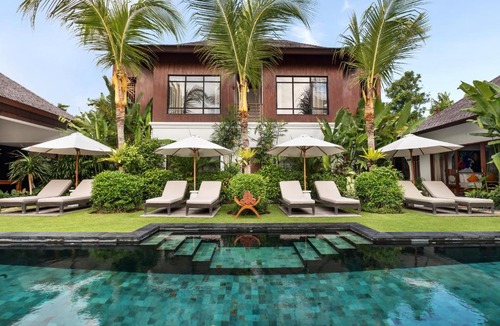 Drupadi Apartment | 2 BIG Pools, 9BD Ultra Luxury Villa Anam, Walk to Seminyak Beach, Bars! Staff
