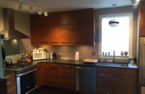 Cleveland Heights House | 2 Br/1Bath Bright-Spacious Flat 2 blks from Lake Merritt, 10 m walk to Bart
