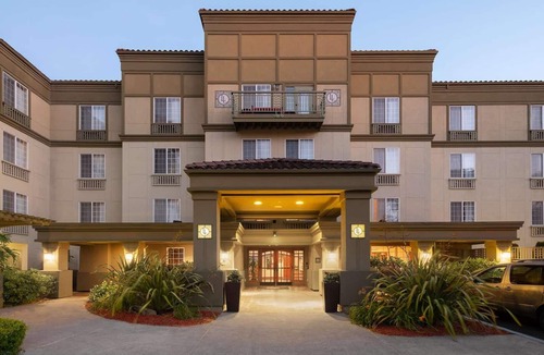 East Roseville Parkway House | 2 Welcoming Suites Near Roseville Golfland Sunsplash, Perfect for Families!