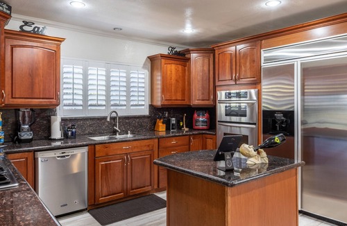 Ladera Heights House | 20% Disc-Modern-King Bed, Jacuzzi, Fire Pit, BBQ+