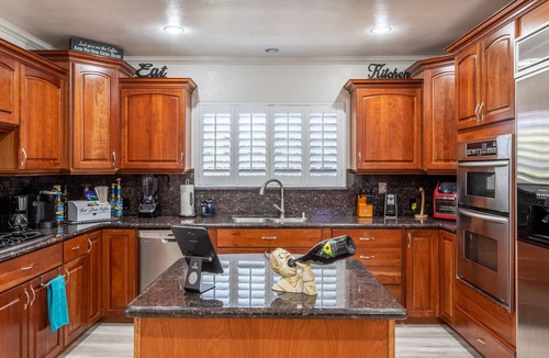 Ladera Heights House | 20% Disc-Modern-King Bed, Jacuzzi, Fire Pit, BBQ+