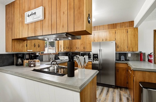 Yosemite Forks House | 20 mins to Yosemite Hot Tub Escape Game Room