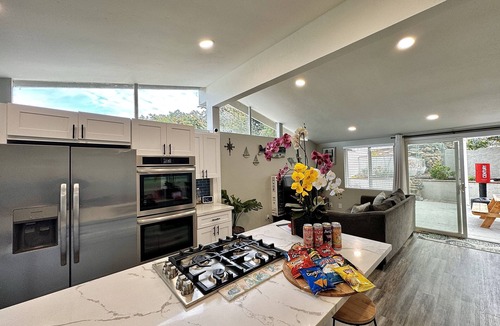 Allied Gardens House | 2000SqFt Oasis Outdoor Patio BBQ for Family 5Beds, 4KTV, 4BdR, 2BathR Fast EV