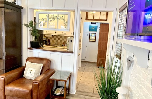 Old Towne Cottage | 🌊 2026 @ the Pineapple Cottage. Steps to Ocean. 🌊 RELAX & ENJOY 😎the beach.⛱️🌊