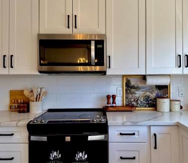 Salinas House | 25-Min Monterey Retreat