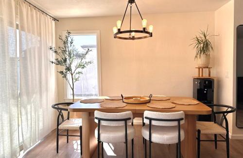 Salinas House | 25-Min Monterey Retreat