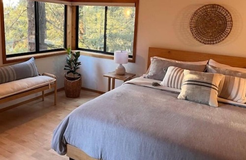 Fern Valley Cabin | 3,000 SF Modern Mountain Retreat In The Pines