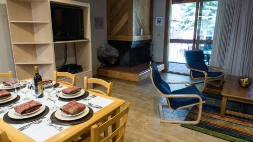 Truckee Apartment | 3 Bedroom 2 Bathroom Mountain Condo