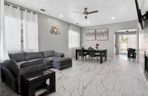 Nut Tree Hotel | 3-bedroom house in brilliant Suisun with WiFi, AC. Enjoy your stay