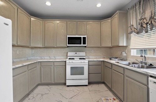 Nut Tree Hotel | 3-bedroom house in brilliant Suisun with WiFi, AC. Enjoy your stay