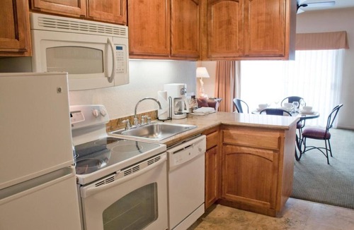 Avila Beach Hotel | 3 Comfortable Units Near Central Coast Aquarium! Kitchen, Pool, Free Parking!