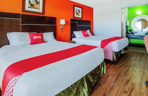 Ridgecrest Hotel | 3 Private Rooms with Cable TV & Refrigerator Near Death Valley and Sequoia Park