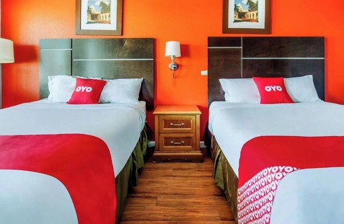 Ridgecrest Hotel | 3 Quiet & Budget-Friendly Rooms Near Parks & Restaurants - Perfect for a Stroll