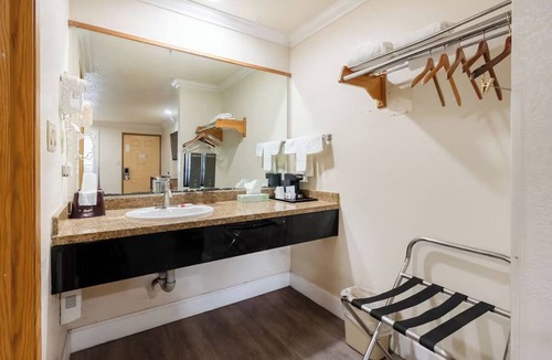Corcoran Hotel | 3 Simple Rooms w/Essential Comforts for Family Getaways Near Corcoran Station