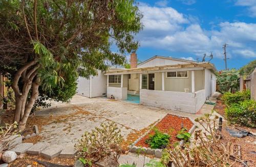 Newark Villa | 35674 - Newark Family-Friendly 4BR 3BA Retreat