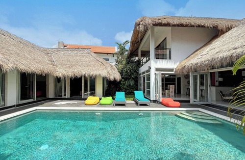 Padonan Villa | 3BR VILLA & BIG PRIVATE POOL WITH ENCLOSED LIVING ROOM