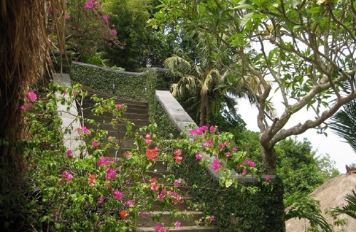 Kediri Villa | 3BR Villa, Feature Garden - W/Swimming Pool!