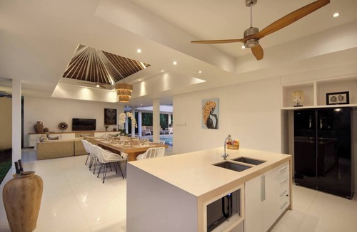 Tumbak Bayuh House | 4 bdr Jungle Oasis in Pererenan