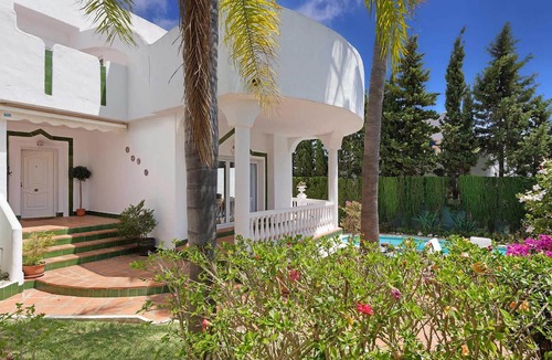 Urbanizacion Hacienda las Chapas House | 4 bedroom accommodation in Las Chapas