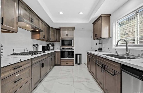 East Grove House | 4-bedroom GEM with Mountains Views w/Pool & Basketball court, Relax & Play!