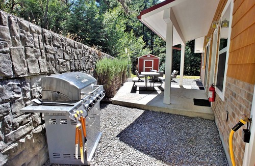 Hiouchi Cabin | 4 bedroom Vacation Rental in the Redwood Forest!
