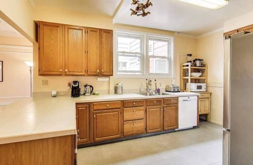 Outer Richmond House | 4BR【Walk Score 80】Wrap-Around Deck-Next to GG Park