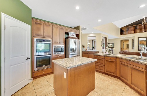Woodcrest House | 5 bed rooms 3.5 bathroomnPool tablenHome theaternFire place indoor/outdoor