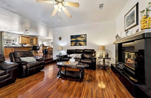 Tahoe Island House | 5 Bedrooms Sleeping 10 with Hot Tub - Great Location, 917T~