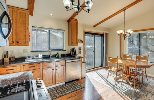 Sierra Tract House | 5 Mi to Heavenly Resort: Cozy Home w/Fenced Yard