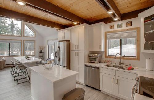 Pla-Vada Woodlands House | 5 Mi to Soda Springs Mtn Resort: Forest-View Gem!