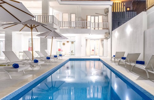 Dewi Sri Villa | 5 Star Luxury Minimalist Villa White Angel in Seminyak, for 21 people in total