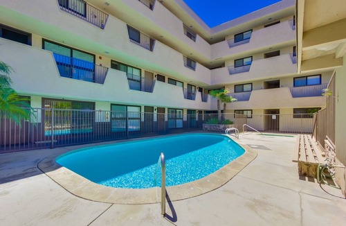 North Pacific Beach Condo | 5 - STAR -⭐ - OCEAN VIEW WITH SWIMMING POOL & JACUZZI - FAMILY FRIENDLY
