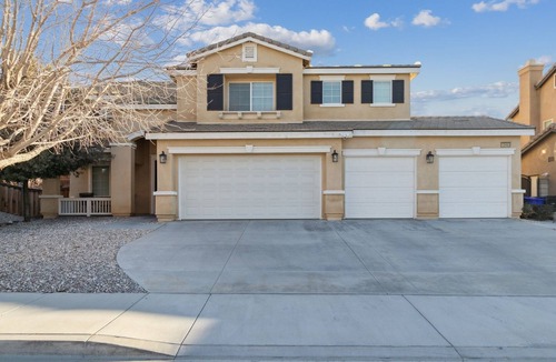 Victorville House | 5BR/3BA Home - King Beds - Fast Wifi by RedAwning