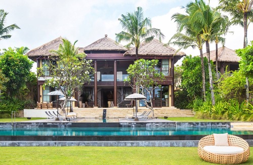 Munggu Villa | 5BR Beachfront Pool Villa Melissa in Pererenan